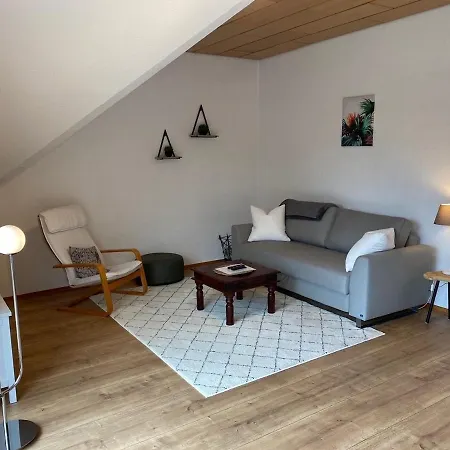 Lovely Located- Train, Restaurants & Apartmán