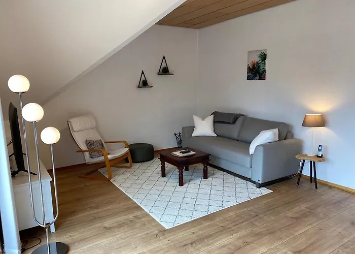 Lovely Located- Train, Restaurants & アパート